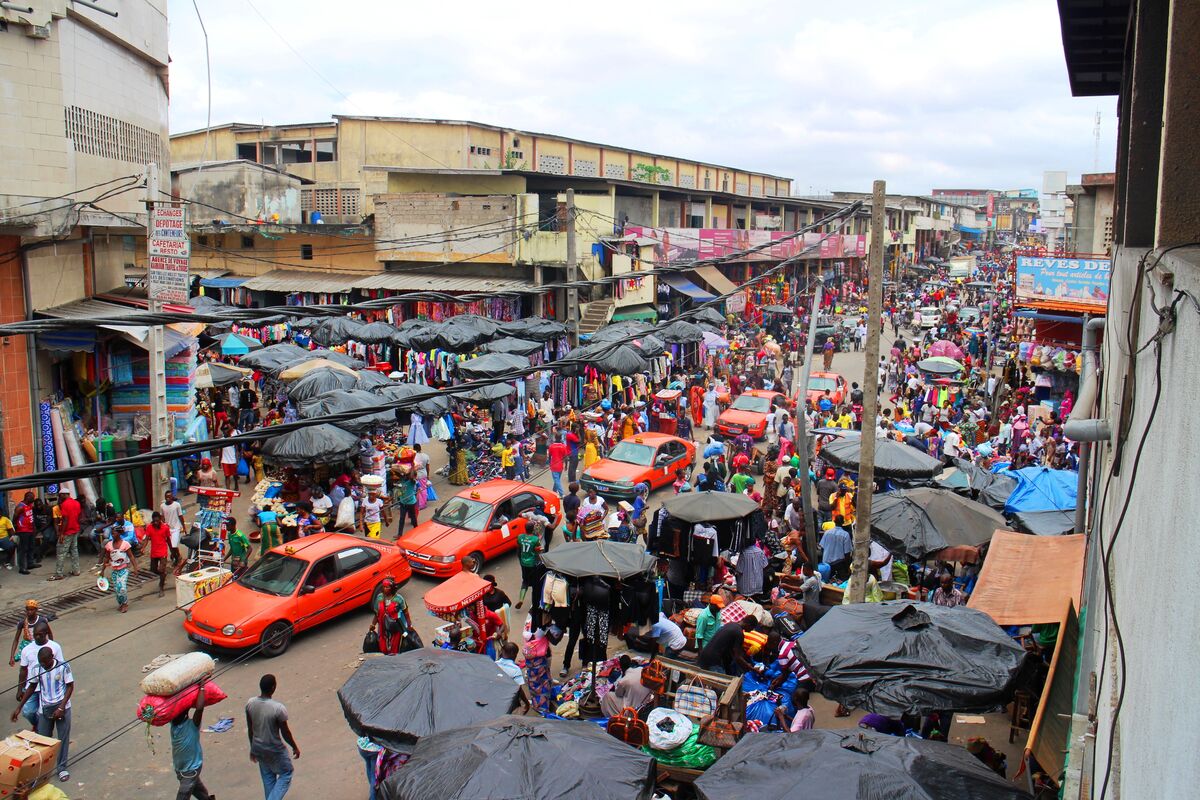 Le marché d'Adjamé, à Abidjan (Côte d'Ivoire), l'un des quartiers où le nouchi est né.